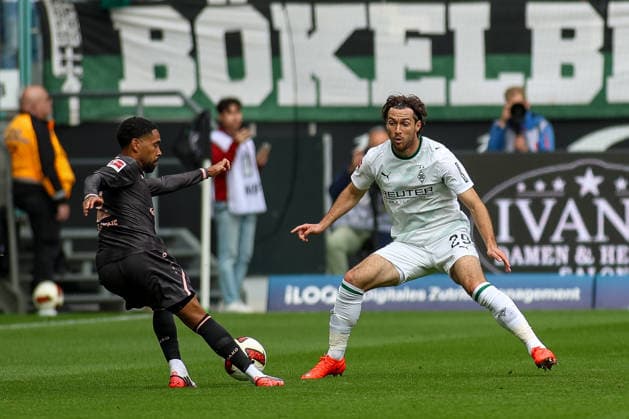 September 19, 2026, GER, Soccer, Men s, Bundesliga, 1. Bundesliga, 2026–2027 Season, VfL Borussia Mönchengladbach vs. FSV Mainz 05: Phillipp Mwene (M05) and Joe Scally (BMG) battling for the ball Copyright: xSvenxHanischx