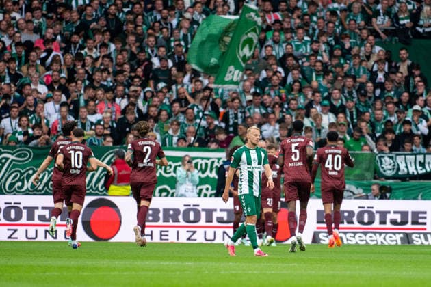 September 19, 2026, GER, Soccer, Men s, Bundesliga 1, 2026–2027 Season, Matchday 4, SV Werder Bremen vs. FC Augsburg Marco Grüll of Werder Bremen (No. 17) is frustrated by the goal that made it 0–1, while behind him, the FCA players celebrate. DFB and DFL regulations prohibit any use of photographs as image sequences and or quasi-video. Bremen Weserstadion, Bremen, Germany Copyright: xNordphoto Memmlerx