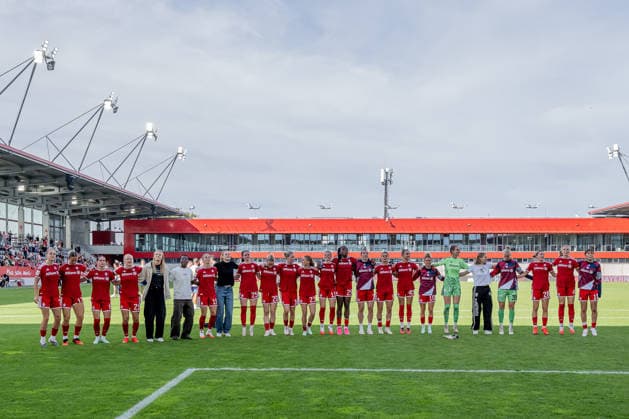 The Munich women celebrate their victory in front of the GER fan section, FC Bayern Munich Women vs. 1. FC Köln, soccer, Google Pixel Women s Bundesliga, Matchday 5, 2026–2027 season, September 19, 2026 DFL DFB regulations prohibit any use of photographs as image sequences and or quasi-video. Photo: HMB Media, Heike Feiner Copyright: HMBxMedia HeikexFeiner