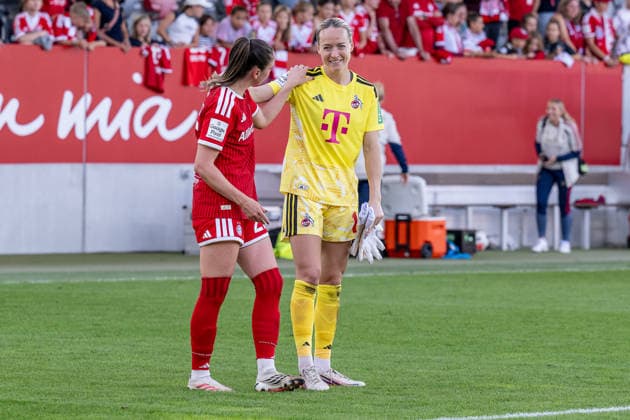 A friendly gesture between Sarah Zadrazil of FC Bayern Munich Women, 25, and Lisa Schmitz, goalkeeper, 1. FC Köln, 01 after the final whistle GER, FC Bayern Munich Women vs. 1. FC Köln, soccer, Google Pixel Women’s Bundesliga, Matchday 5, 2026–2027 season, September 19, 2026 DFL DFB regulations prohibit any use of photographs as image sequences and or quasi-video. Photo: HMB Media, Heike Feiner Copyright: HMBxMedia HeikexFeiner
