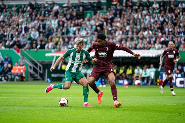 September 19, 2026, GER, Soccer, Men s, Bundesliga 1, 2026–2027 Season, Matchday 4, SV Werder Bremen vs. FC Augsburg; Niclas Füllkrug (Werder Bremen, No. 10) in a tackle with Noahkai Banks (FC Augsburg, No. 40); DFB and DFL regulations prohibit any use of photographs as image sequences and or quasi-video; Weserstadion, Bremen, Germany Copyright: xNordphoto Memmlerx