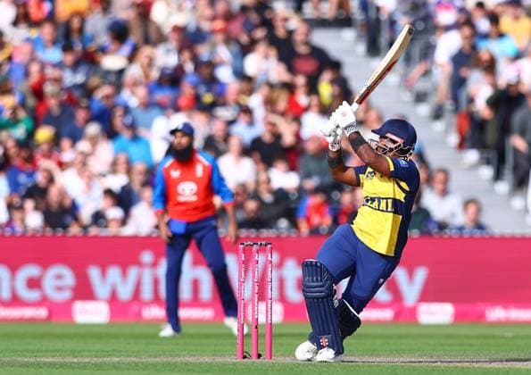 Charith Asalanka of Sri Lanka batting England v Sri Lanka, 3rd T20 International, Cricket, Emirates Old Trafford, Manchester, UK - 19 Sep 2026Manchester Emirates Old Trafford United Kingdom  Copyright: xMattxWest Shutterstockx 17158706w