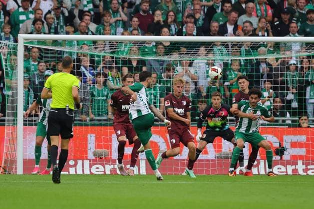 September 26, 2019, GER, Soccer, Men s 1st Bundesliga, Matchday 4, 2026–2027 Season, SV Werder Bremen vs. FC Augsburg Ludovit Reis (SV Werder Bremen) takes a shot on goal by goalkeeper Finn Dahmen (FC Augsburg) 01 Bremen Weserstadion, Bremen, Germany Copyright: xnordphotoxGmbHx xTauchnitzx
