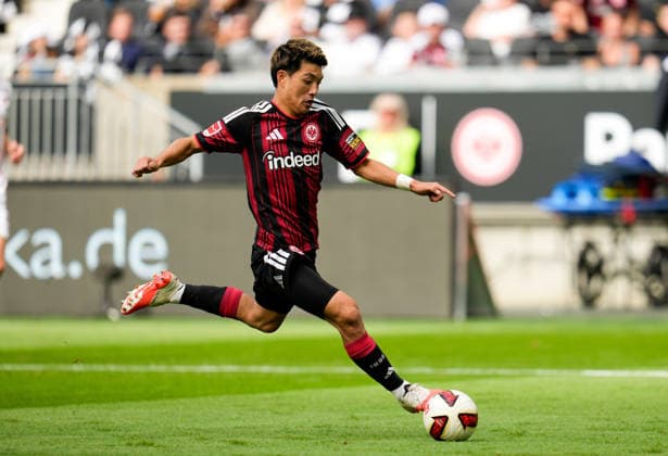 Ritsu Doan, Eintracht Frankfurt, No. 20 on the ball (GER), Eintracht Frankfurt vs. SC Freiburg, Bundesliga 1, Matchday 4, 2026–27 Season, Deutsche Bank Park, Frankfurt, September 19, 2026 DFL REGULATIONS PROHIBIT ANY USE OF PHOTOGRAPHS AS IMAGE SEQUENCES AND OR QUASI-VIDEO Eintracht Frankfurt vs. SC Freiburg, Bundesliga 1, Matchday 4, 2026–27 season, September 19, 2026, Frankfurt am Main Copyright: xEibner-Pressefoto ScottxColemanx EP_SCN