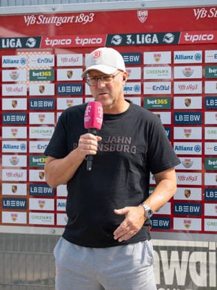 Interview with Coach Sascha Hildmann of SSV Jahn Regensburg on the microphone, statement on the sponsor board, post-match report, gestures, GER, soccer, VfB Stuttgart II vs. SSV Jahn Regensburg, 3rd Division, Matchday 7, 2026–2027 season, September 19, 2026, Germany, soccer, VfB Stuttgart II vs. SSV Jahn Regensburg, 3rd Division, Matchday 8, 2026–2027 season, September 19, 2026, Leinfelden-Echterdingen Copyright: xCarstenxSchweringx EP_CSG