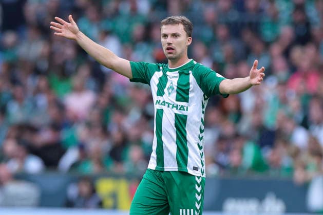 Youri Regeer of Werder Bremen looks disappointed during the Bundesliga match between SV Werder Bremen and FC Augsburg at Weserstadion on September 19, 2026, in Bremen, Germany. Photo by Marco Steinbrenner, DeFodi Images. Youri Regeer of Werder Bremen looks dejected during the Bundesliga match between SV Werder Bremen and FC Augsburg at Weserstadion on September 19, 2026 in Bremen, Germany Photo by Marco Steinbrenner DeFodi Images DFB and DFL regulations prohibit any use of photographs as image sequences and or quasi-video Photo by Marco Steinbrenner DeFodi Images