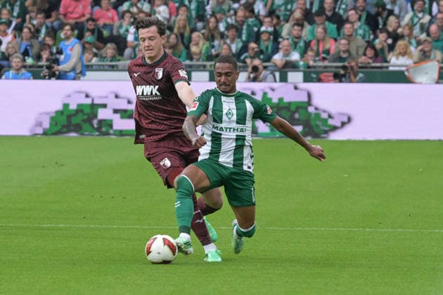 From left to right in a one-on-one situation: Michael Gregoritsch (FC Augsburg 11) and Arthur (SV Werder Bremen), SV Werder Bremen, FC Augsburg, soccer, Bundesliga, DFL, September 19, 2026. DFB regulations prohibit any use of photographs as image sequences and or quasi-video. Bremen, Germany Copyright: xkolbert-press BurghardxSchreyerx