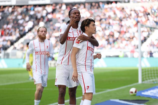 September 19, 2026, Bundesliga, Eintracht Frankfurt vs. SC Freiburg, from left, goal celebration for the 2-2 equalizer by Yuito Suzuki (SC Freiburg), Jordy Makengo (SC Freiburg), goal celebration, celebrating the goal. DFL and DFB regulations prohibit any use of photographs as image sequences and or quasi-video. xdcx Copyright: HMBxMedia Claus