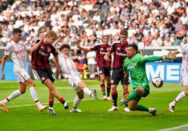Jonathan Burkardt (Eintracht Frankfurt), No. 9, shoots the ball past Mio Backhaus (SC Freiburg), No. 1, into the goal (GER), Eintracht Frankfurt vs. SC Freiburg, Bundesliga, Matchday 4, 2026–27 season, Deutsche Bank Park, Frankfurt, September 19, 2026. DFL regulations prohibit any use of photographs as image sequences and or quasi-video. Eintracht Frankfurt vs. SC Freiburg, Bundesliga 1, Matchday 4, 2026–27 season, September 19, 2026, Frankfurt am Main Copyright: xEibner-Pressefoto ScottxColemanx EP_SCN