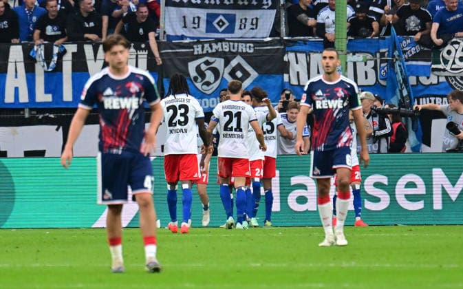 September 19, 2026, German Soccer, Men s, 1st Division, Matchday 4, 2026–2027 Season, Hamburg, Hamburger SV vs. 1. FC Köln: Yussuf Poulsen (HSV, No. 15) scores the goal to make it 2–0 for Hamburg and celebrates with the team. DFB and DFL regulations prohibit any use of photographs as image sequences and or quasi-video. Hamburg Volksparkstadion, Hamburg, Germany Copyright: xnordphotoxGmbH xWitkex
