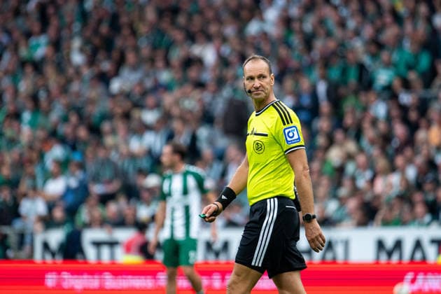 September 19, 2026, GER, Soccer, Men s, 1st Bundesliga, 2026–2027 season, Matchday 4, SV Werder Bremen vs. FC Augsburg; Referee: Bastian Dankert; DFB and DFL regulations prohibit any use of photographs as image sequences and or quasi-video; Weserstadion, Bremen, Germany Copyright: xNordphoto Memmlerx