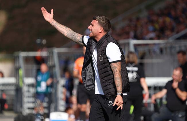 September 19, 2026, Soccer, Men s, 3rd Division, 2026–2027 Season, 1 FC Saarbrücken vs. SG Sonnenhof Großaspach, Coach Pascal Reinhardt of SG Sonnenhof Großaspach gesturing and giving instructions at Saarbrücken s Ludwigsparkstadion in Saarland, Germany Copyright: xFabianxKleerx