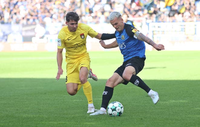 September 19, 2026, Soccer, Men s, 3rd Division, 2026–2027 Season, 1 FC Saarbrücken vs. SG Sonnenhof Großaspach, Niklas Pollex (SG Sonnenhof Großaspach) vs. Florian Pick (1 FC Saarbrücken), Saarbrücken, Ludwigsparkstadion, Saarland, Germany Copyright: xFabianxKleerx