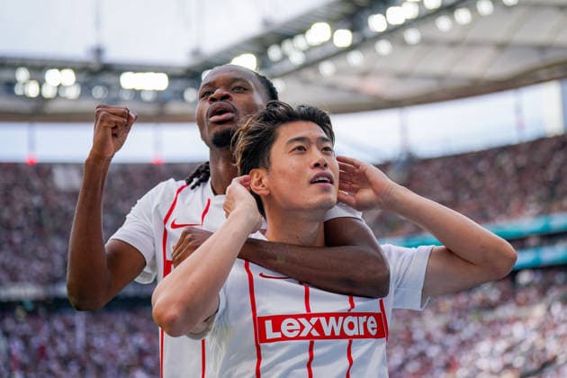 Germany Soccer Bundesliga 2026–2027, Matchday 4: Eintracht Frankfurt vs. SC Freiburg at Deutsche Bank Park in Frankfurt. Goal and celebration following the 2–2 equalizer by Yuito Suzuki of SC Freiburg (No. 14); joy, emotion, and celebration with Jordy Makengo of SC Freiburg (No. 33). Copyright: xJOERANxSTEINSIEKx