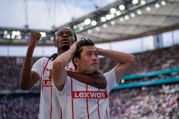 Germany Soccer Bundesliga 2026–2027, Matchday 4: Eintracht Frankfurt vs. SC Freiburg at Deutsche Bank Park in Frankfurt. Goal and celebration following the 2–2 equalizer by Yuito Suzuki of SC Freiburg, No. 14. Joy, excitement, and celebration with Jordy Makengo of SC Freiburg, No. 33. Copyright: xJOERANxSTEINSIEKx