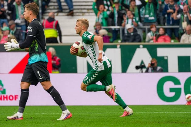 Goal for the 1-2 by Marco Grüll, Werder Bremen, 17, Emotions, German Soccer, Bundesliga, 2026-27 Season, Matchday 4, September 19, 2026, Werder Bremen vs. FC Augsburg, Weserstadion, Bremen Copyright: xLeonxFrickx