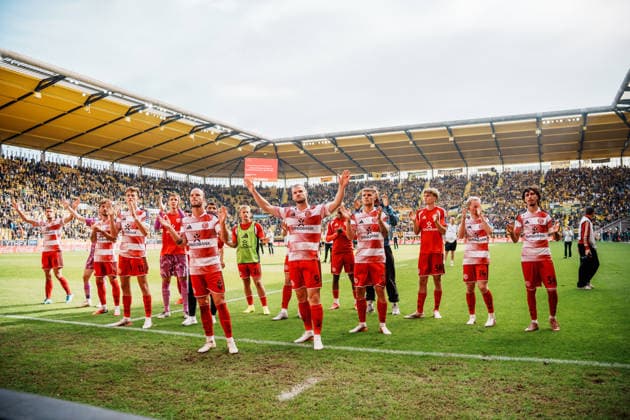 German Soccer 3rd Division 2026–2027, Matchday 7: Alemannia Aachen vs. Fortuna Düsseldorf at Tivoli Aachen—The team among the visiting fans, disappointment, frustration, defeat, applause, bewilderment Copyright: xThiemoxRudolphx
