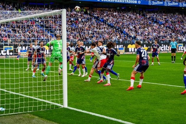 Germany Soccer Bundesliga 2026-27, Matchday 4: Hamburger SV (HSV) vs. 1. FC Köln, Volkspark Stadium, Hamburg; Marvin Schwaebe (1. FC Köln), 1 (cleared a corner); Tom Krauss (1. FC Köln), 5; Gideon Mensah (1. FC Köln), 14; h20 Copyright: xStefanxTrochax