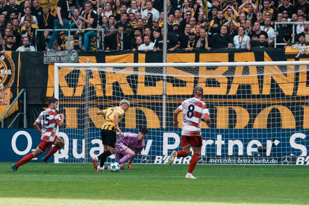 German Soccer 3rd Division 2026–2027, Matchday 7: Alemannia Aachen vs. Fortuna Düsseldorf at Tivoli Aachen—Lukas Scepanik of Alemannia Aachen, alone in front of goalkeeper Louis Lord of Fortuna Düsseldorf, No. 22, misses a scoring opportunity Copyright: xThiemoxRudolphx