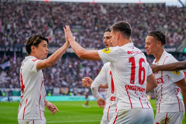 German Soccer Bundesliga 2026–2027, Matchday 4: Eintracht Frankfurt vs. SC Freiburg at Deutsche Bank Park in Frankfurt; goal and celebration following the 2–2 equalizer by Yuito Suzuki (SC Freiburg, No. 14); joy, emotions, celebration with Yannik Engelhardt (SC Freiburg), 16; Igor Matanovic (SC Freiburg), 31; Derry Scherhant (SC Freiburg), 7 Copyright: xJOERANxSTEINSIEKx