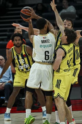 Fenerbahce Tarfin v Dubai Basketball - EuroLeague Basketball SuperCup ABU DHABI, UNITED ARAB EMIRATES - SEPTEMBER 19: Fenerbahce Tarfin players in action against Davion Mintz (6) of Dubai Basketball during the EuroLeague Basketball SuperCup third-place game between Dubai Basketball and Fenerbahce Tarfin at Etihad Arena in Abu Dhabi, United Arab Emirates, on September 19, 2026. Hassan al Raisi Anadolu Abu Dhabi United Arab Emirates. Editorial use only. Please get in touch for any other usage.  Copyright: x2026xAnadoluxHassanxalxRaisix