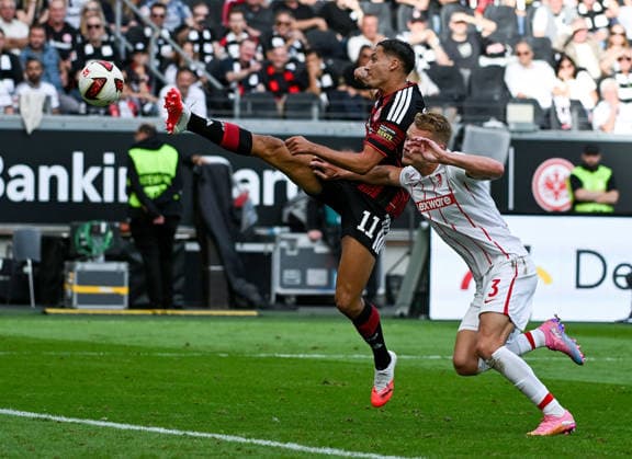 September 19, 2026, xpsx, Soccer, Bundesliga 1, Eintracht Frankfurt vs. SC Freiburg: Younes Ebnoutalib (Eintracht Frankfurt), Philipp Lienhart (SC Freiburg). DFL and DFB regulations prohibit any use of photographs as image sequences and or quasi-video by Eintracht Frankfurt.