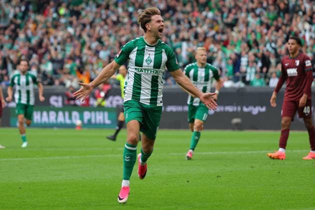 September 26, 2019, Germany, Soccer, Men s 1st Bundesliga, Matchday 4, 2026–2027 Season, SV Werder Bremen vs. FC Augsburg Goal Celebration Cheering Goal Scorer(s) Niclas Füllkrug Niclas Fuellkrug SV Werder Bremen 10 celebrates the goal that tied the game at 2–2 at the Weserstadion in Bremen, Germany Copyright: xnordphotoxGmbHx xTauchnitzx