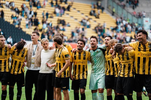 Germany Soccer 3rd Division 2026–2027, Matchday 7: Alemannia Aachen vs. Fortuna Düsseldorf at Tivoli Aachen; the team with the fans in the Werner Fuchs Stand; victory, Cheering, Celebrating, Fans, Win, Emotions, Manuel Riemann (Alemannia Aachen), 1, Mehdi Loune (Alemannia Aachen), 10, Jonas Oehmichen (Alemannia Aachen), 44 Copyright: xThiemoxRudolphx