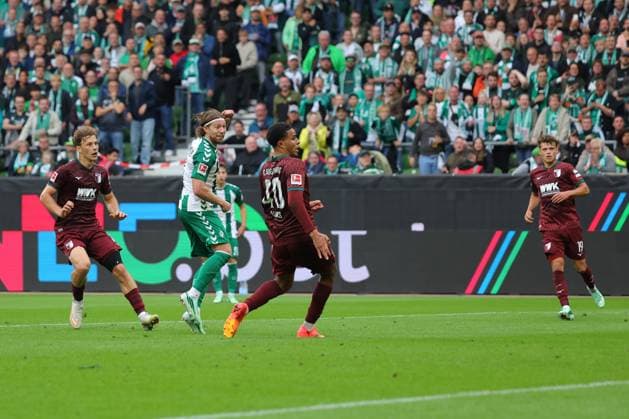 September 26, 19, GER, Soccer, 1st FBL Men, Matchday 4, 2026–2027 Season, SV Werder Bremen vs. FC Augsburg Goal to make it 3–2 Scorer: Mitchell Weiser of SV Werder Bremen 08 scores the goal to make it 3–2 at the Weserstadion in Bremen, Germany Copyright: xnordphotoxGmbHx xTauchnitzx