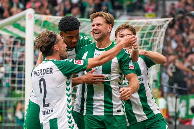 Niklas Füllkrug scores the 2-2 goal for Werder Bremen. Werder Bremen, 10, goal celebration, emotions, joy, German soccer, Bundesliga, 2026–27 season, Matchday 4, September 19, 2026, Werder Bremen vs. FC Augsburg, Weserstadion, Bremen Copyright: xLeonxFrickx