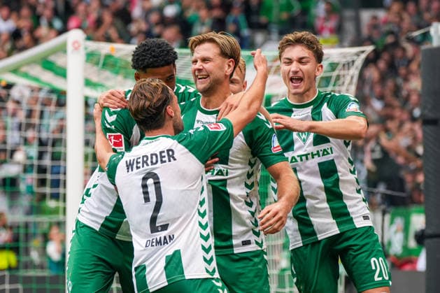 Niklas Füllkrug scores the 2-2 goal for Werder Bremen. Werder Bremen, 10, goal celebration, emotions, joy, German soccer, Bundesliga, 2026–27 season, Matchday 4, September 19, 2026, Werder Bremen vs. FC Augsburg, Weserstadion, Bremen Copyright: xLeonxFrickx
