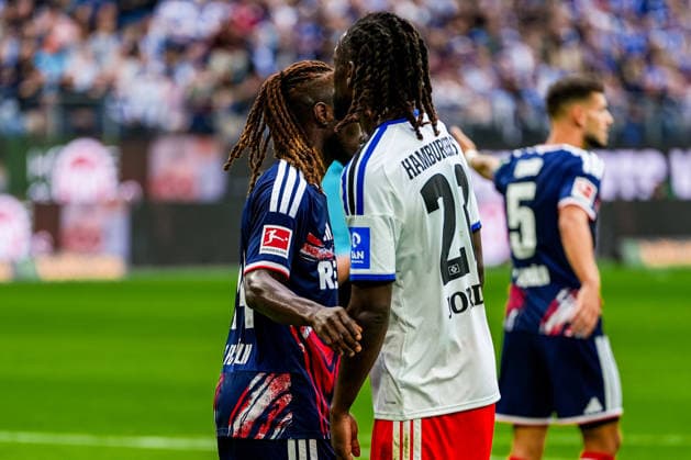 Germany Soccer Bundesliga 2026–27, Matchday 4: Hamburger SV (HSV) vs. 1. FC Köln, Volkspark Stadium, Hamburg; Gideon Mensah (1. FC Köln), 14; Jordan Torunarigha (Hamburger SV), 23 Copyright: xStefanxTrochax