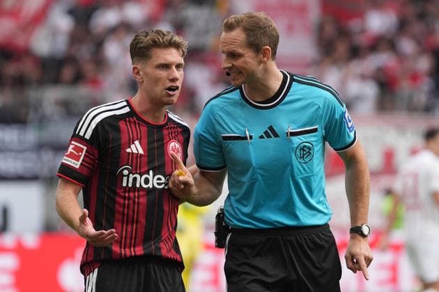 Referee Sören Storks cautions Elias Baum, Eintracht Frankfurt, September 19, 2026, Bundesliga, 2026–27 season, Eintracht Frankfurt vs. SC Freiburg, Deutsche Bank Park, Matchday 4