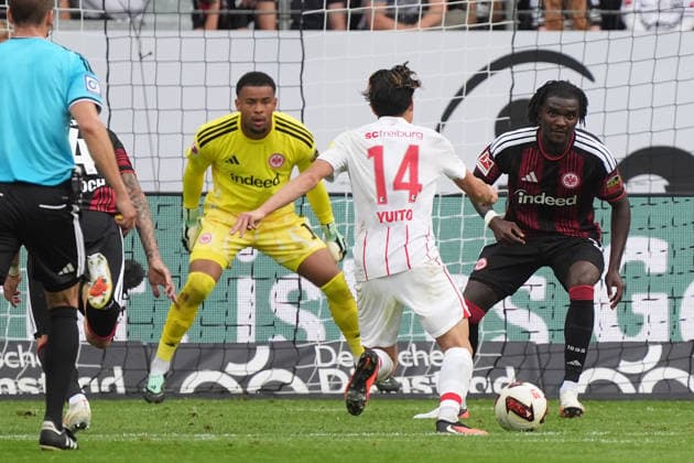 Huge chance for Yuito Suzuki, SC Freiburg, 14 minutes before the end, September 19, 2026, Bundesliga, 2026–27 season, Eintracht Frankfurt vs. SC Freiburg, Deutsche Bank Park, Matchday 4