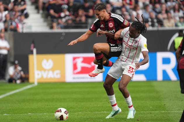 Younes Ebnoutalib (Eintracht Frankfurt) vs. Jordy Makengo (SC Freiburg), September 19, 2026, Bundesliga, Season 26–27, Eintracht Frankfurt vs. SC Freiburg, Deutsche Bank Park, Matchday 4