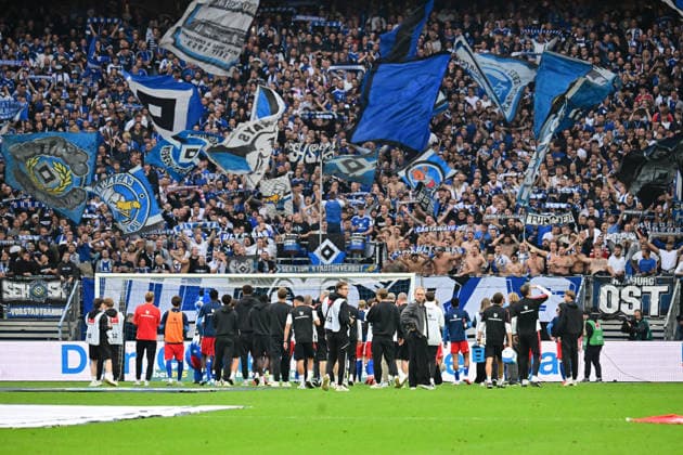 September 19, 2026, German Soccer, Men s, 1st Division, Matchday 4, 2026–2027 Season, Hamburg, Hamburger SV vs. 1. FC Köln; the HSV team celebrates the victory with the fans. DFB and DFL regulations prohibit any use of photographs as image sequences and or quasi-video. Hamburg Volksparkstadion, Hamburg, Germany Copyright: xnordphotoxGmbH xWitkex