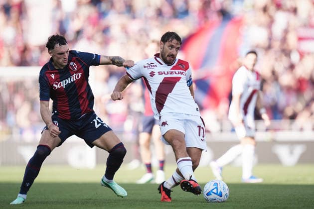 TorinoÕs Nikola Vlasic fights for the ball with BolognaÕs Nadir Zortea during the Serie A soccer match between Bologna and Torino at the Renato DallÕAra Stadium in Bologna, north Italy - Saturday, September 19, 2026 -  Copyright: xMassimoxPaolone LaPressex