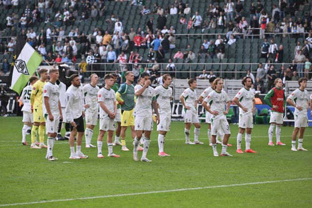 Mönchengladbach players after the loss on September 19, 2026, Soccer, Bundesliga 1, 2026–2027 season, Matchday 4, Borussia Mönchengladbach vs. FSV Mainz 05. DFL regulations prohibit any use of photographs as image sequences and or quasi-video. Mönchengladbach, Borussia Park, North Rhine-Westphalia, Germany Team2