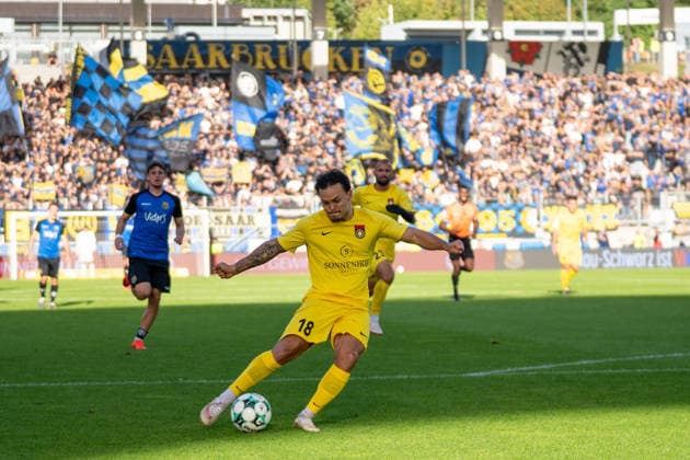 Niklas Pollex of SG Sonnenhof Großaspach, 18, scores the 0-1 goal; 1. FC Saarbrücken vs. SG Sonnenhof Großaspach, soccer, 3rd Division, Matchday 7, September 19, 2026, DFB regulations prohibit any use of photographs as image sequences and or quasi-video. Saarbrücken, Saarland, Germany Copyright: xkolbert-press PhilipxZieglerx