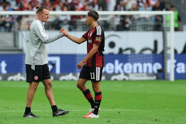 Younes Ebnoutalib of Eintracht Frankfurt, No. 11, high-fives assistant coach Alex Meier of Eintracht Frankfurt; Eintracht Frankfurt vs. SC Freiburg, Bundesliga, BL, 2026–2027 season, Game 4, September 19, 2026, Frankfurt, Deutsche Bank Park, Germany