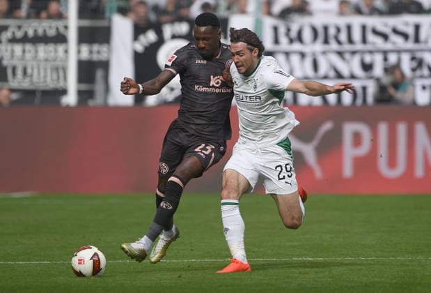 September 19, 2026, xhbx, Soccer 1. Bundesliga, Borussia Mönchengladbach 1 vs. FSV Mainz 05, Sheraldo Becker (FSV Mainz 05), Joe Scally, Borussia Mönchengladbach. DFL and DFB regulations prohibit any use of photographs as image sequences and or quasi-video. Mönchengladbach