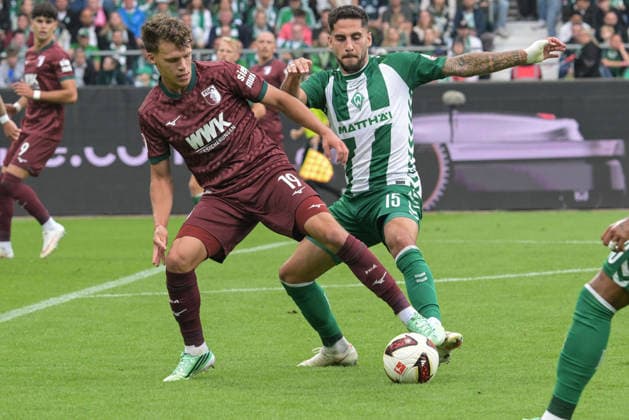 From left: Rodrigo Ribeiro (FC Augsburg 9) and Ludovit Reis (SV Werder Bremen 15) in a one-on-one situation; SV Werder Bremen, FC Augsburg, soccer, Bundesliga, DFL, September 19, 2026. DFB regulations prohibit any use of photographs as image sequences and or quasi-video. Bremen, Germany Copyright: xkolbert-press BurghardxSchreyerx
