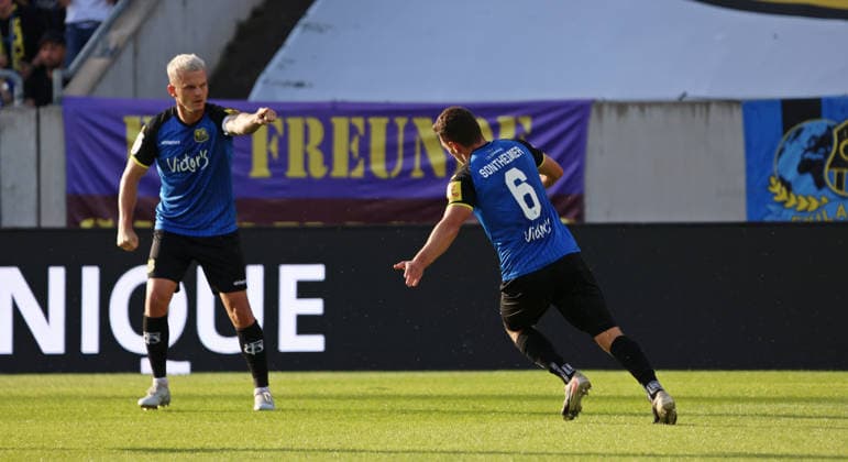 September 19, 2026, Soccer, Men s, 3rd Division, 2026–2027 Season, 1 FC Saarbrücken vs. SG Sonnenhof Großaspach, Florian Pick; 1 FC Saarbrücken celebrates with goal scorer Patrick Sontheimer after scoring the goal that tied the game at 1–1 at the Ludwigsparkstadion in Saarbrücken, Saarland, Germany Copyright: xFabianxKleerx