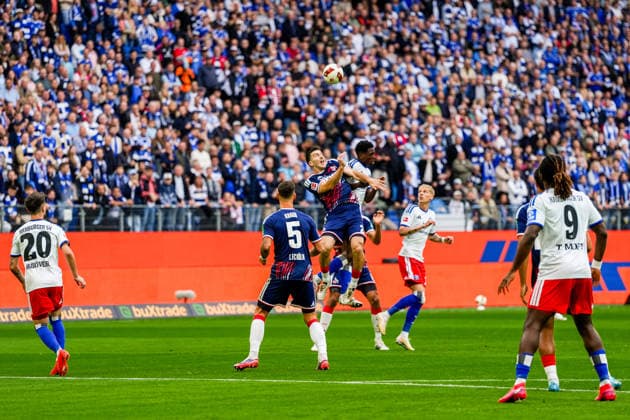 Germany Soccer Bundesliga 2026–27, Matchday 4: Hamburger SV (HSV) vs. 1. FC Köln, Volkspark Stadium, Hamburg; Joel Schmied (1. FC Köln), 2nd header duel; Tom Krauss (1. FC Köln), 5th; Ragnar Ache (1. FC Köln), 9th; Fabio Vieira, Hamburger SV, 20, Albert Groenbaek, Hamburger SV, 11, Albert Sambi Lokonga, Hamburger SV, 6 Copyright: xStefanxTrochax
