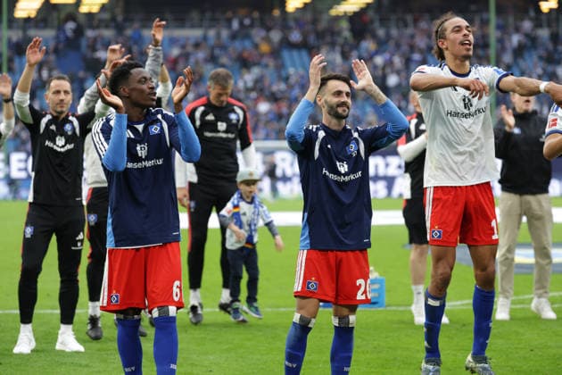 September 19, 2026 xfsx Soccer 1. Bundesliga Hamburger Sportverein 1 FC Cologne v l The Hamburger SV team celebrates their 2-1 victory over 1 FC Cologne with the fans; Albert Sambi Lokonga, Hamburger SV, 6, Fabio Daniel Ferreira Vieira, Hamburger SV, 20, Yussuf Poulsen, Hamburger SV, 15. DFL and DFB regulations prohibit any use of photographs as image sequences and or quasi-video. Copyright: HMBxMedia FernandoxSoares