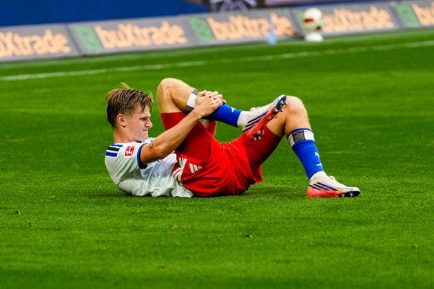 Germany Soccer Bundesliga 2026–27, Matchday 4: Hamburger SV (HSV) vs. 1. FC Köln at Volkspark Stadium, Hamburg; David Moeller Wolfe (Hamburger SV), 3 injured Copyright: xStefanxTrochax