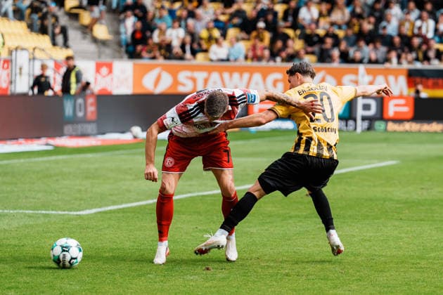 Germany Soccer 3rd Division 2026–2027, Matchday 7: Alemannia Aachen vs. Fortuna Düsseldorf at Tivoli Aachen—dribbling, ball possession, on the ball, build-up play, field vision—Georg Ermolaev (Alemannia Aachen) vs. Erik Wekesser (Fortuna Düsseldorf), 20–7 Copyright: xThiemoxRudolphx