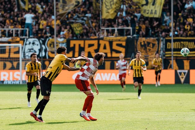 Germany Soccer 3rd Division 2026–2027, Matchday 7: Alemannia Aachen vs. Fortuna Düsseldorf at Tivoli Aachen—Joel da Silva Kiala of Alemannia Aachen, 37, challenges Philipp Förster of Fortuna Düsseldorf for the ball—a tackle during an attack—10 Copyright: xThiemoxRudolphx