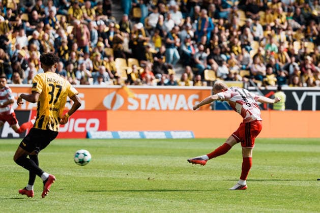 German Soccer 3rd Division 2026–2027, Matchday 7: Alemannia Aachen vs. Fortuna Düsseldorf at Tivoli Aachen. Shot by Jomaine Consbruch (Fortuna Düsseldorf), 14th shot on goal, shot, chance; Joel da Silva Kiala (Alemannia Aachen), 37th Copyright: xThiemoxRudolphx