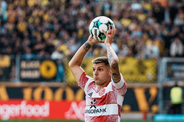 German Soccer 3rd Division 2026–2027, Matchday 7: Alemannia Aachen vs. Fortuna Düsseldorf at Tivoli Aachen; Throw-in by Erik Wekesser of Fortuna Düsseldorf, 7, build-up play, focus, portrait, ball Copyright: xThiemoxRudolphx